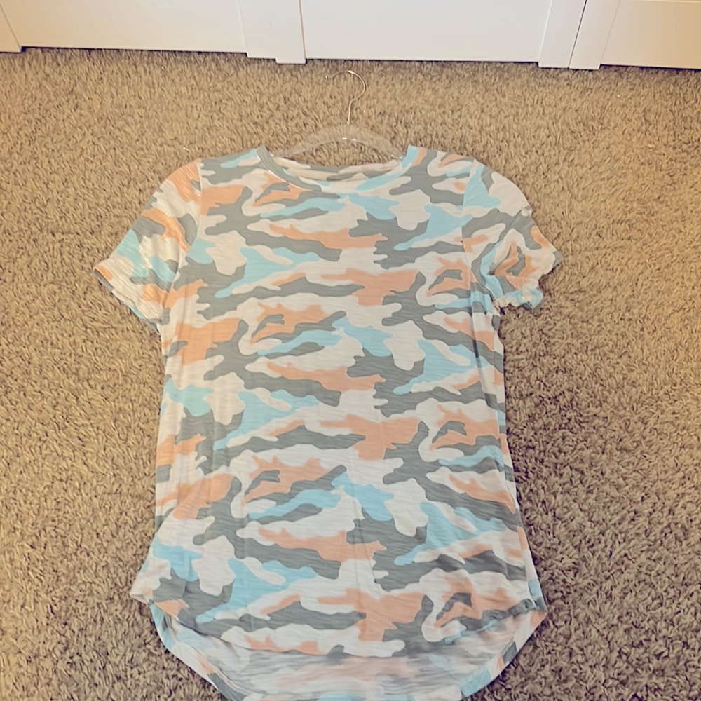 Pastel camo stretchy lightweight high low shirt. Never worn